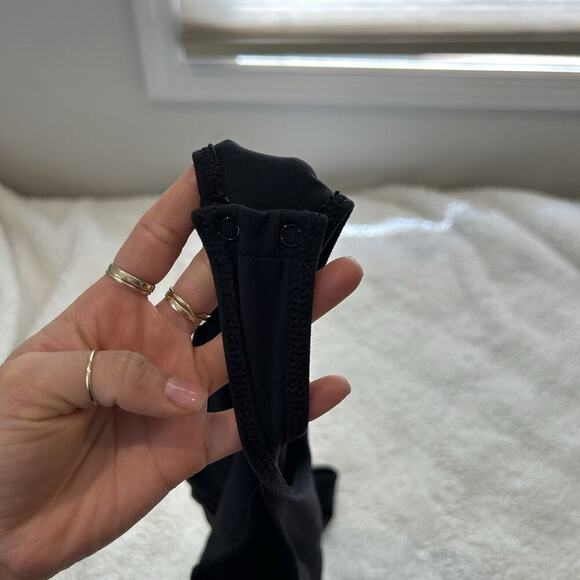 Aritzia Women’s Babaton‎ Size Medium Contour Razorback Black Bodysuit - Picture 4 of 4